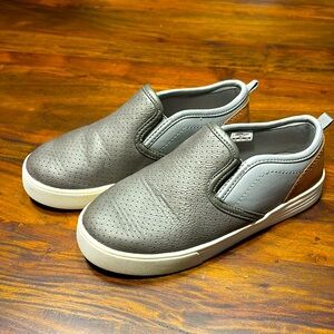 OshKosh faux leather shoes, child 2M